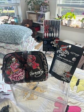 Ed Hardy Black Floral 2 Pc Cosmetic Set with Toothbrushes/Dental Floss Picks NWT